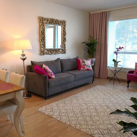 Charming Pine View Apartment Вантаа Екстериор снимка