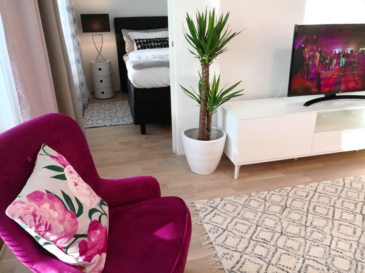 Charming Pine View Apartment Вантаа Екстериор снимка