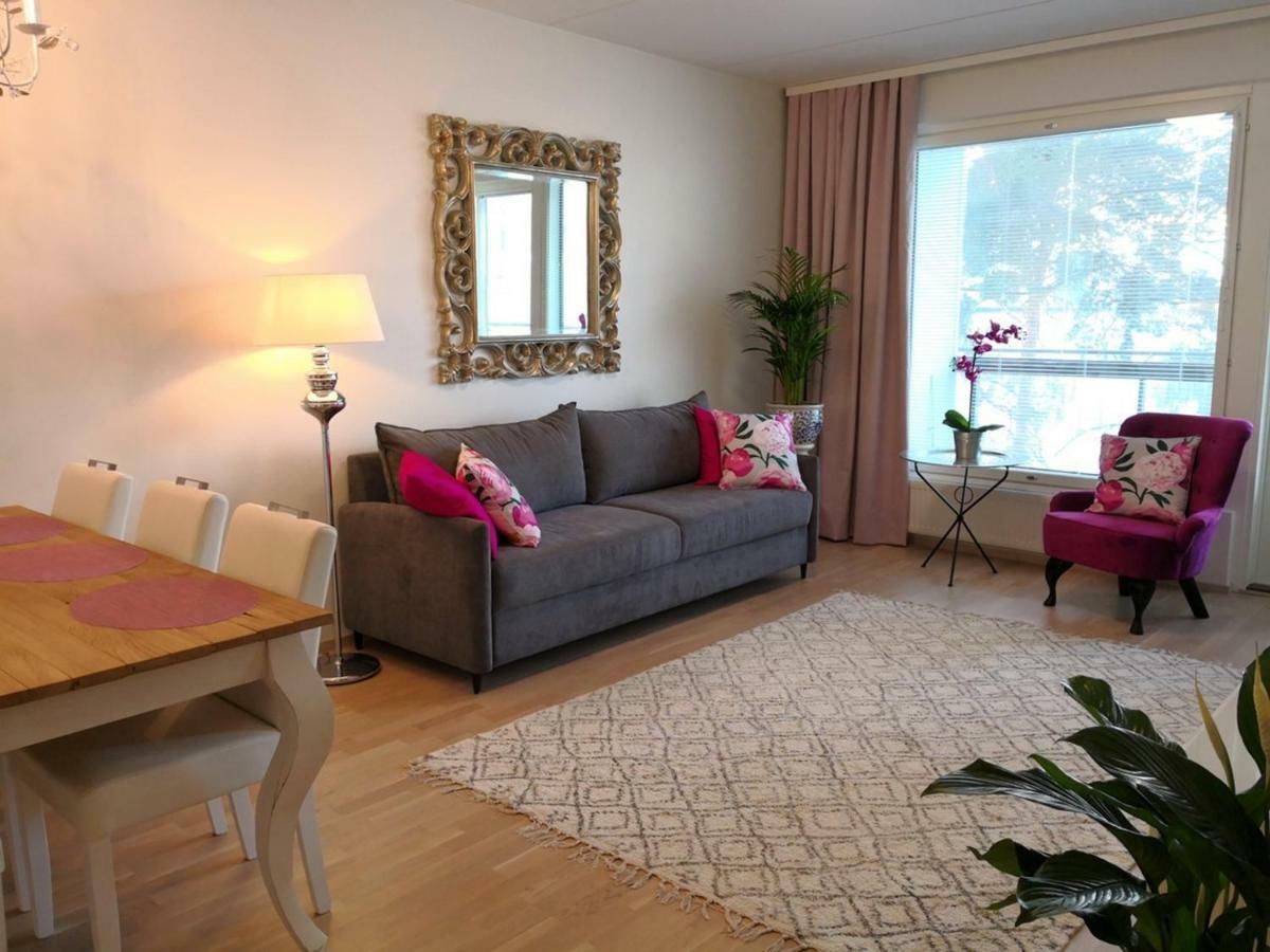 Charming Pine View Apartment Вантаа Екстериор снимка