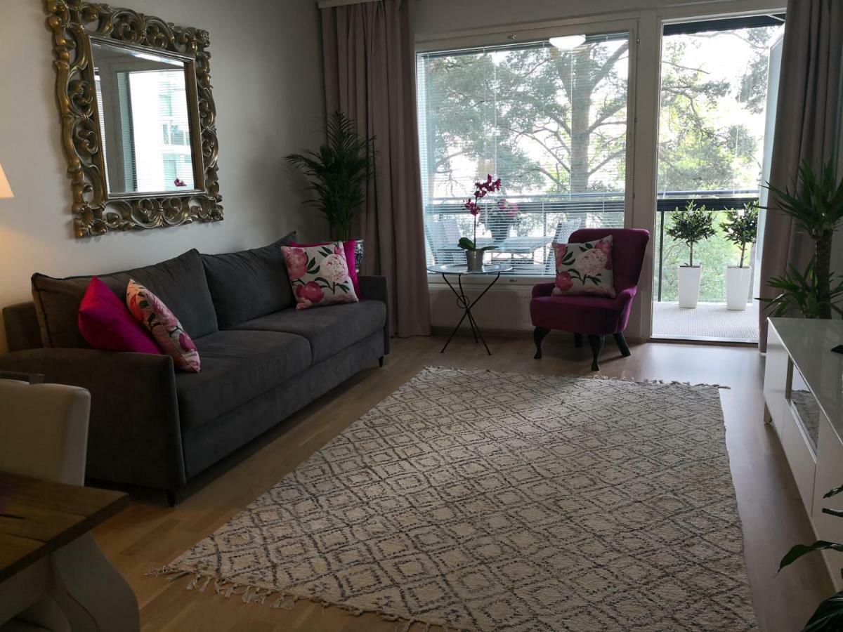 Charming Pine View Apartment Вантаа Екстериор снимка